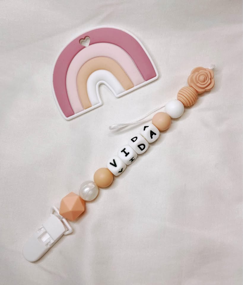 Attache-sucette personnalisée en silicone – Prénom de bébé